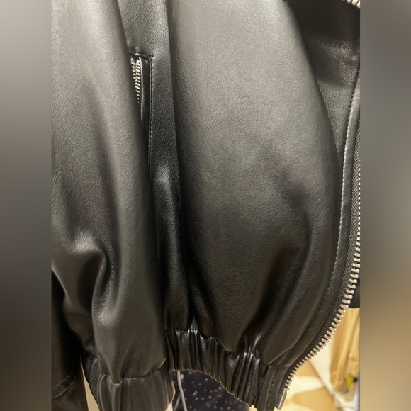 AVEC LES FILLES Black Faux Leather Bomber Cropped Jacket L/XL - Picture 3 of 6